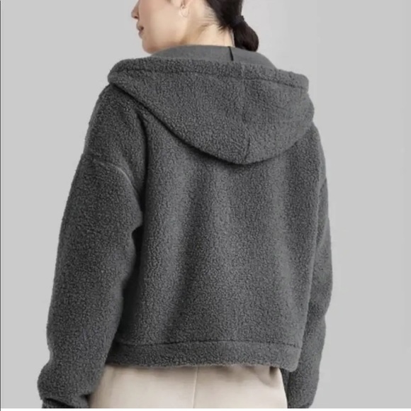 Woman’s Sherpa gray pullover jacket. Size XS. NWT. With hood and kangaroo - Picture 2 of 7